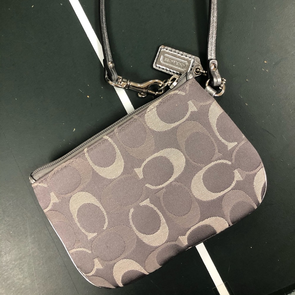 Brand new coach wristlet in grey great condition